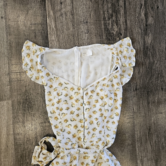 Floral Romper from Vici - Picture 3 of 4